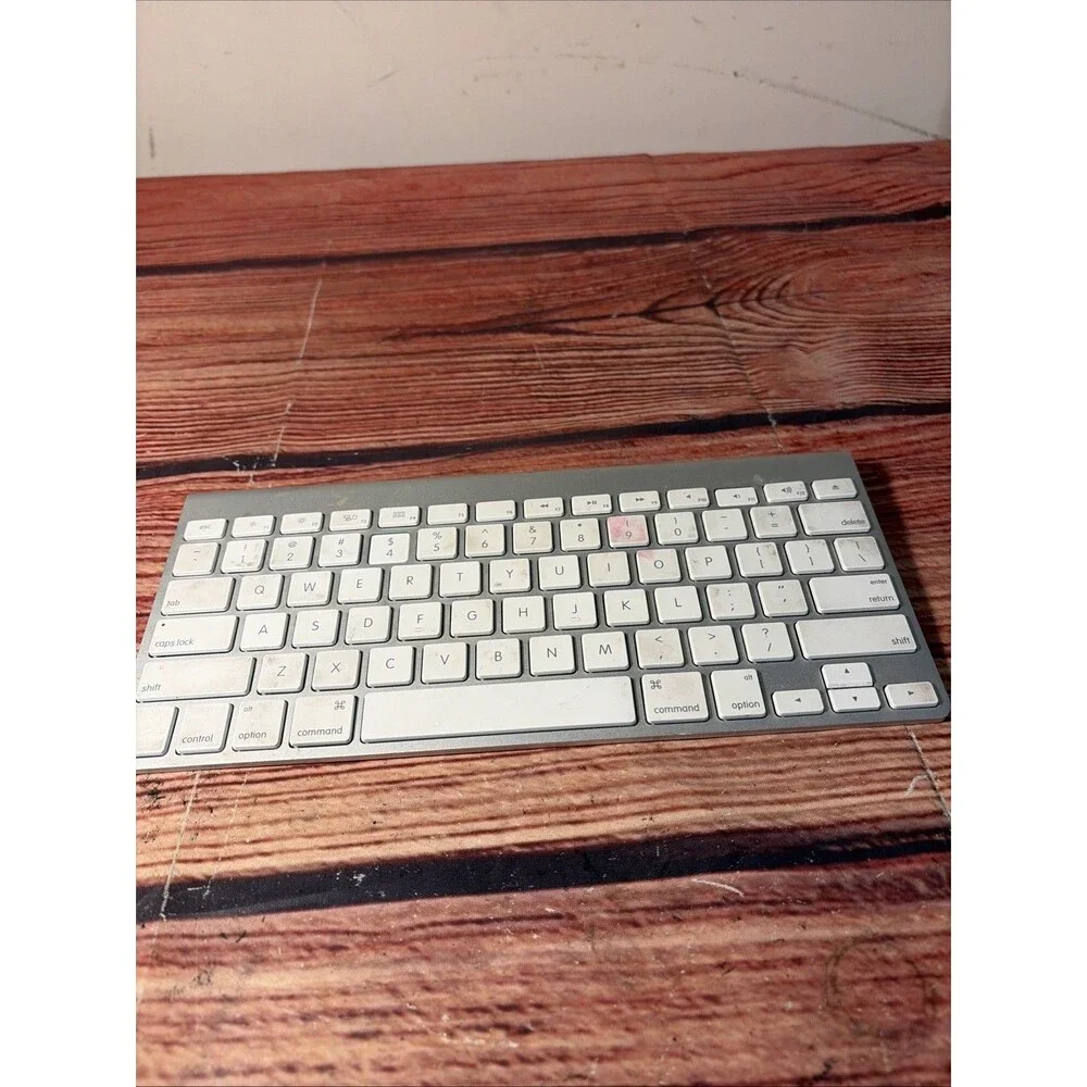 Apple Wireless Keyboard With Bluetooth Model A1314 Silver - Original Tested